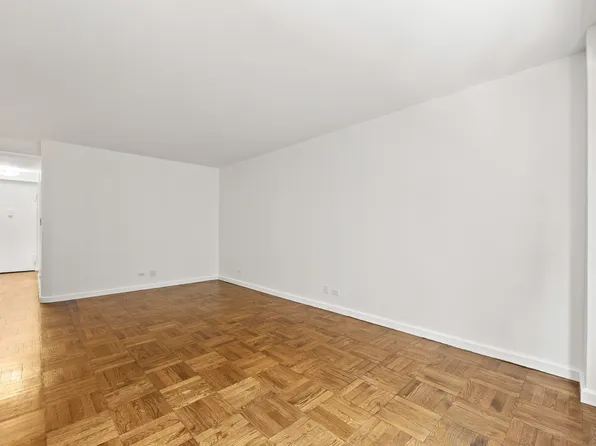 310 Lexington Avenue image 15 of 25