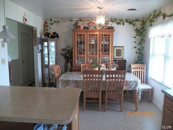 3rd image of 2740 Freemansburg Ave