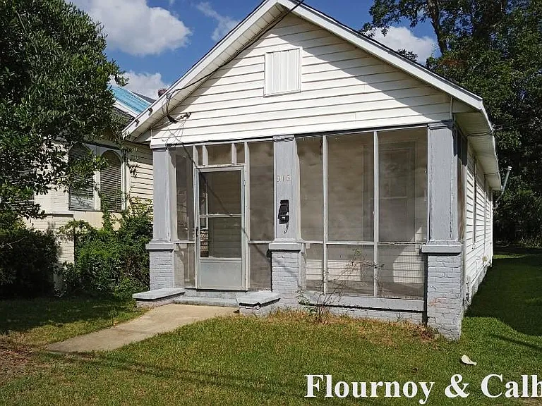 916 Lawyers Ln — Photo 1