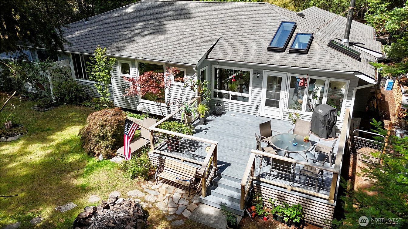 1st image of 142 Vista Way