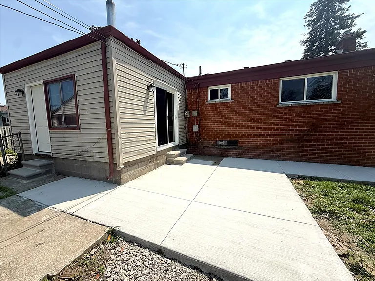 28476 Marquette St — Photo 12