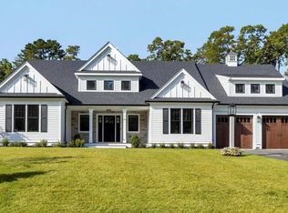 22 Country Club Ln, East Falmouth, MA 02649