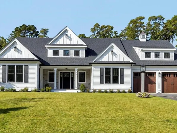 22 Country Club Lane, Mashpee, MA 02649