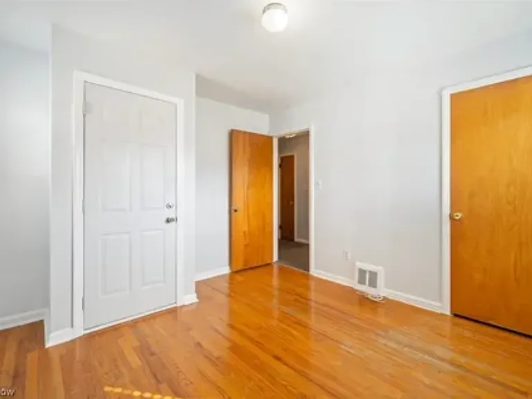 8211 Whittington Dr — Photo 11