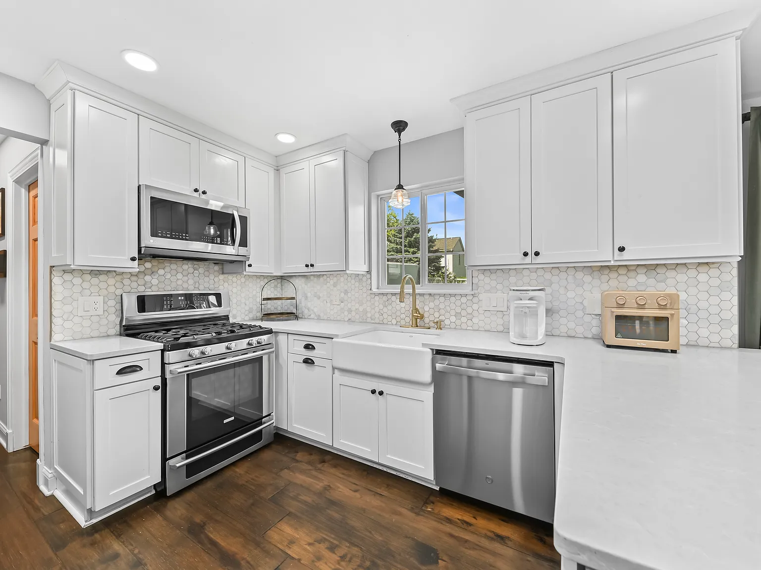 5 bed, 2.5 bath, 2958 sqft, $4,500 — Photo 4