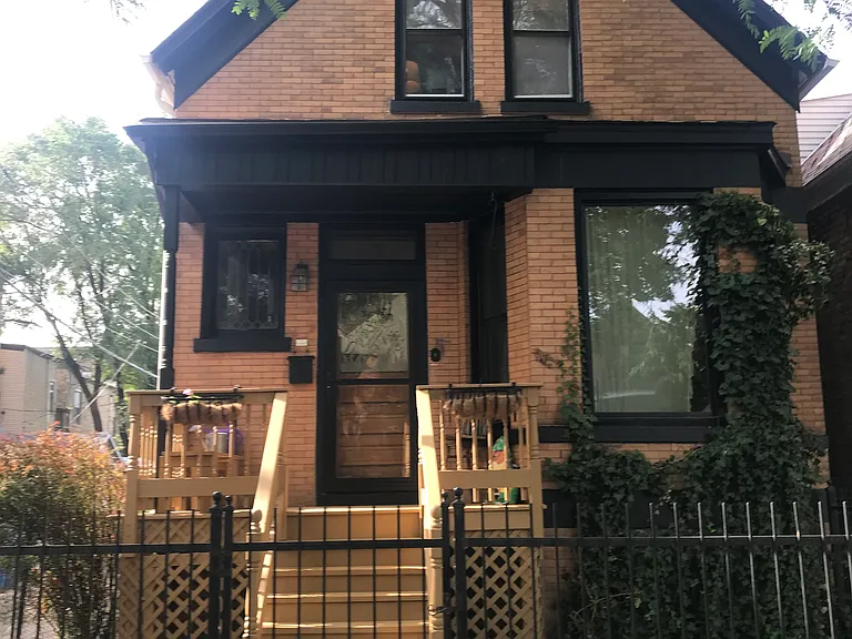 2113 W Walton St #1 — Photo 1