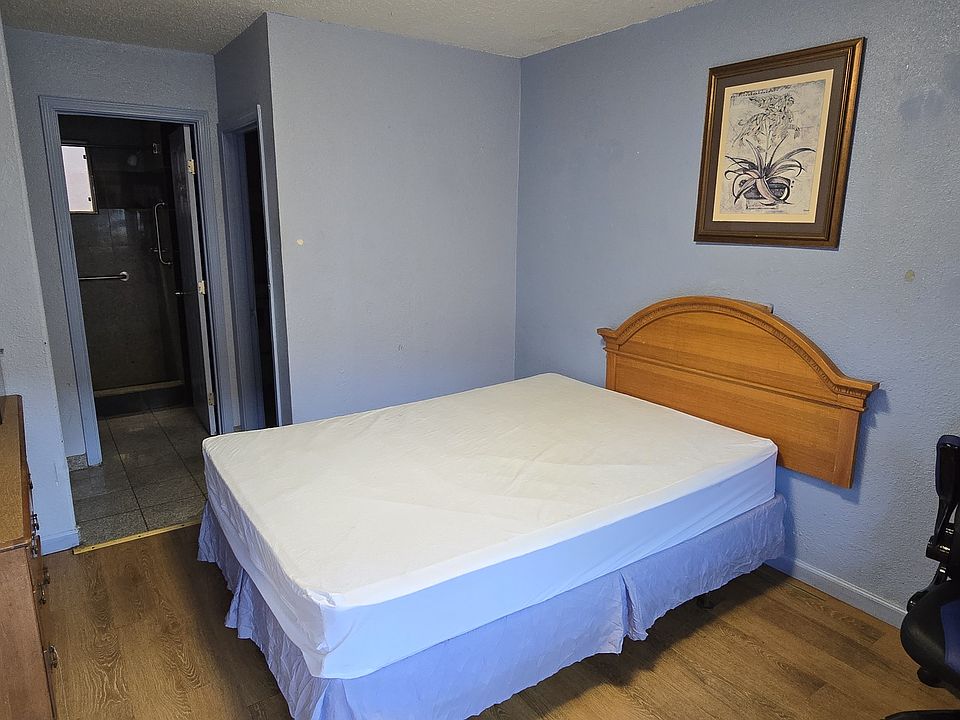 1st image of 204 2nd St #123