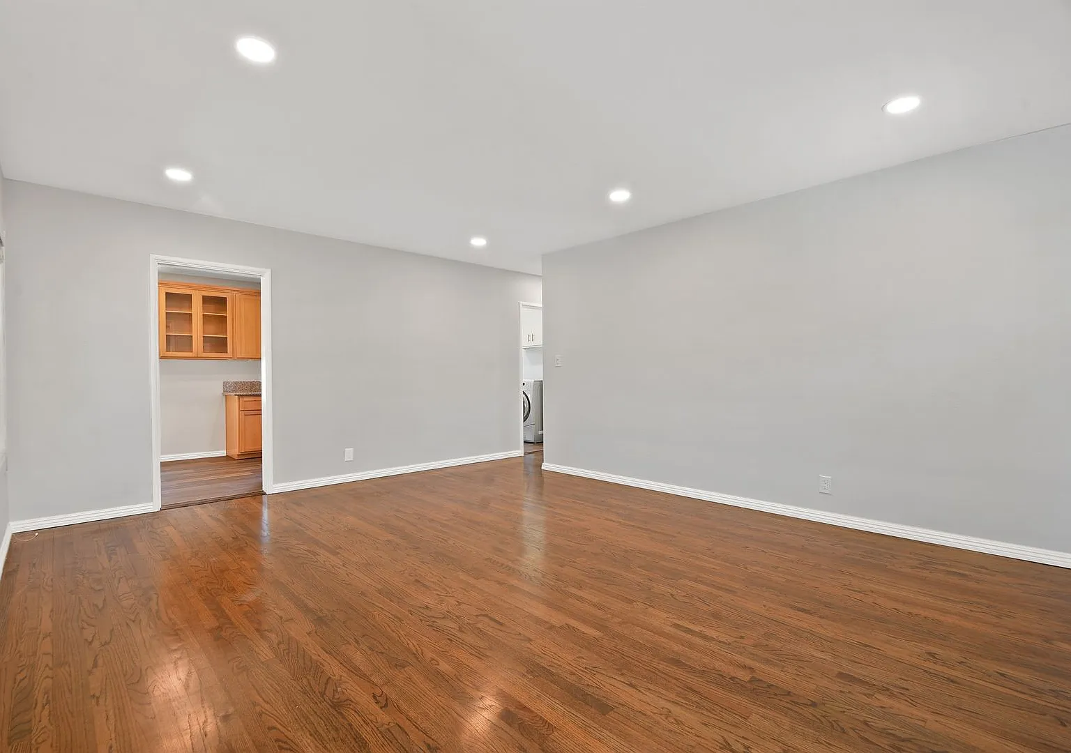 1425 Termino Ave — Photo 4