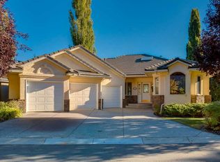 14 W Patina Ln SW, Calgary, AB T3H3N4