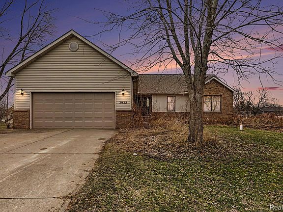 3rd image of 3932 Thomas Rd