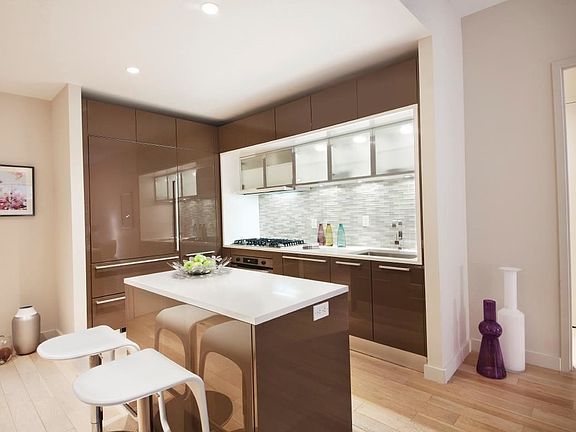 2nd image of 75 Wall St APT 23B