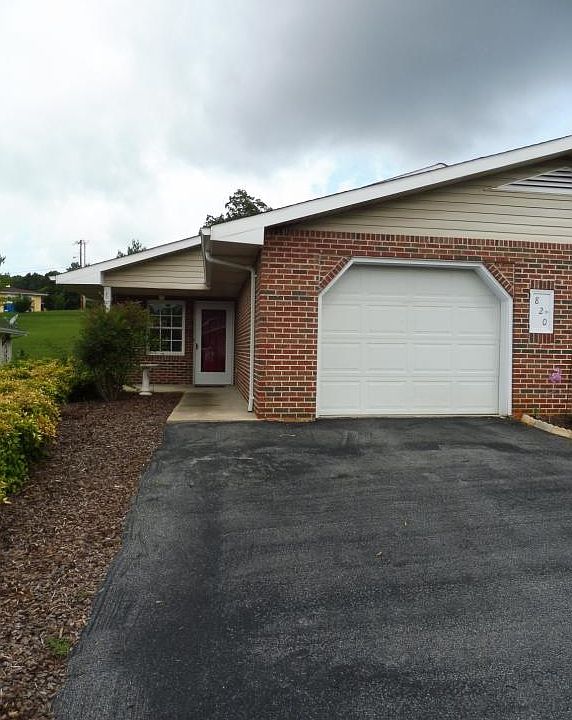 1st image of 820 Cobblestone Pl #0