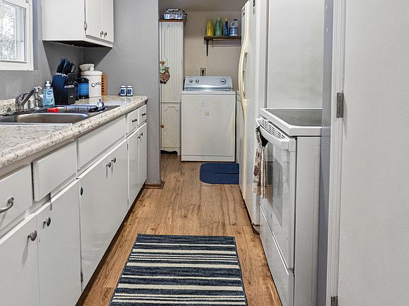3rd image of 554 Rabitsch Rd
