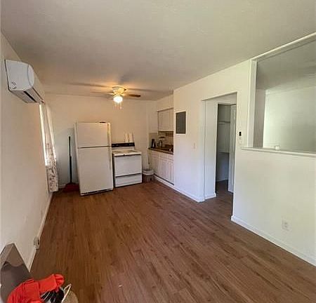 4th image of 645 NE 35th St #1