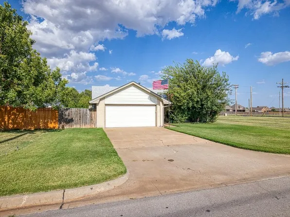 1513 S 13th St, Kingfisher, OK 73750