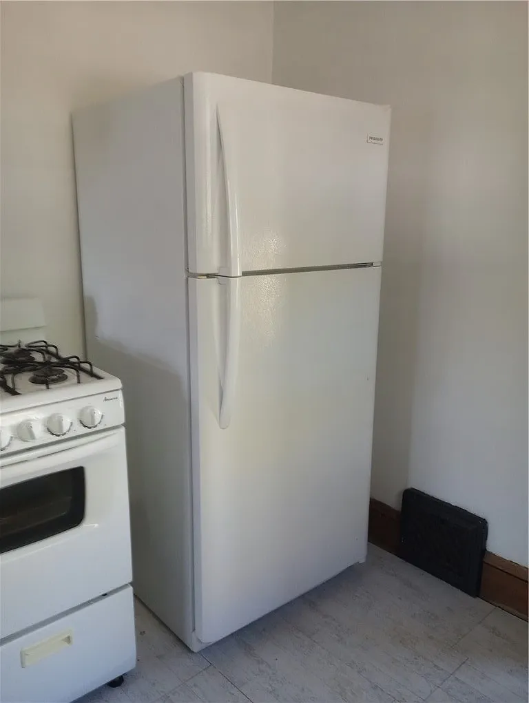 2 bed, 1.0 bath, 966 sqft, $950 — Photo 4