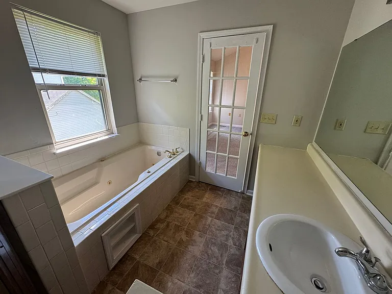 5538 N Meadow Dr — Photo 35