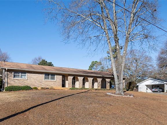 2nd image of 1705 Dogwood Trl