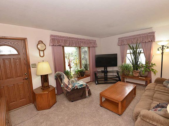 5th image of 1391 College Ave