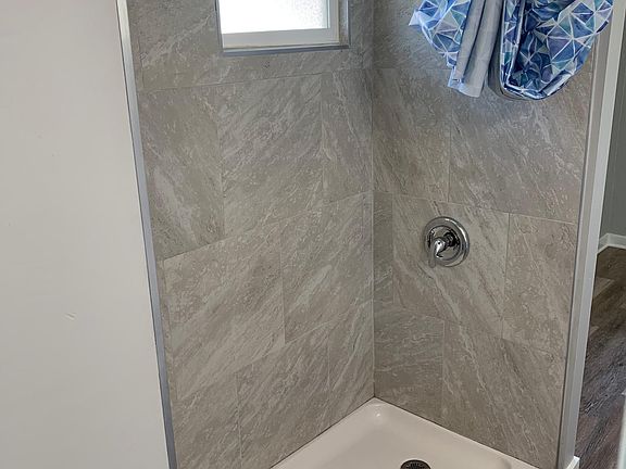 4th image of 3115 42nd St