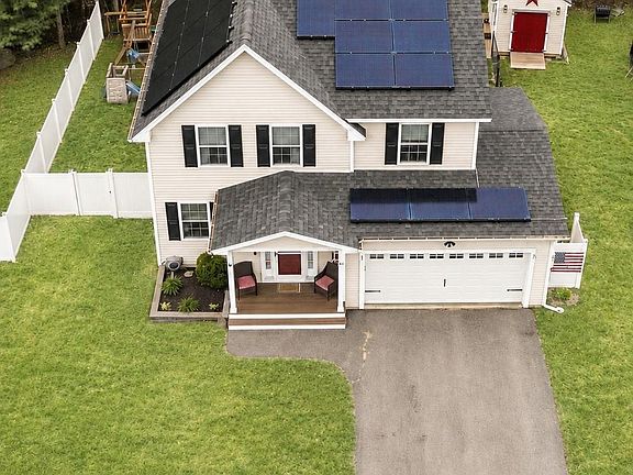 3rd image of 31 Rangeway Drive