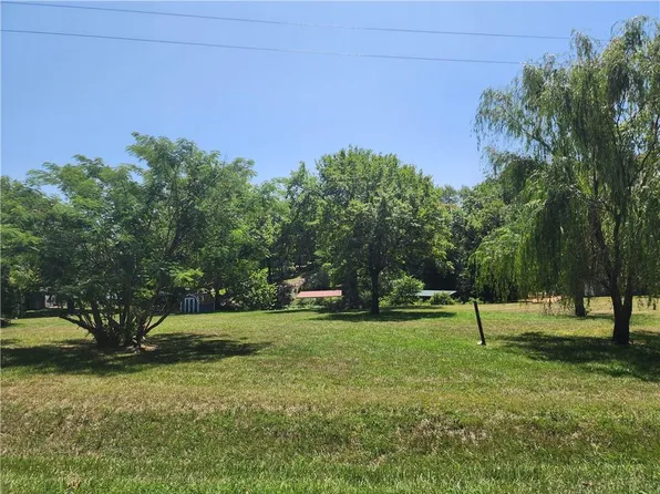 600 Lake Viking Ter, Gallatin, MO 64640