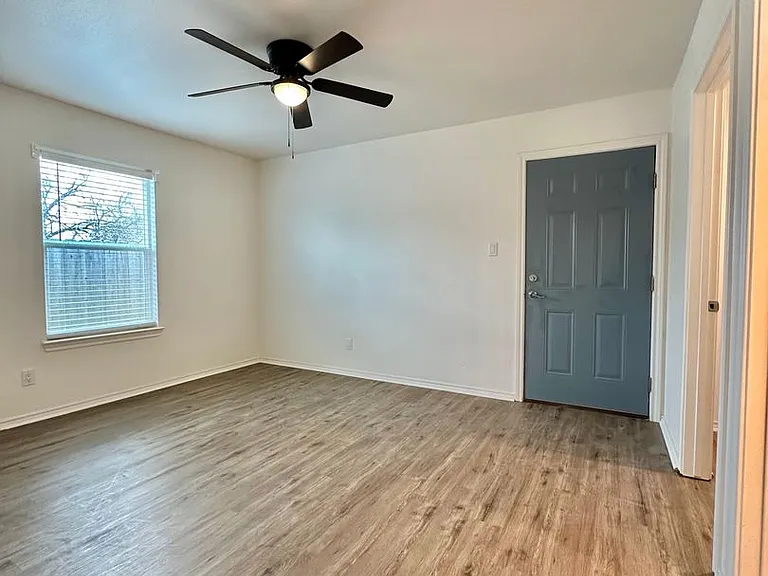 1640D Beacon St — Photo 12