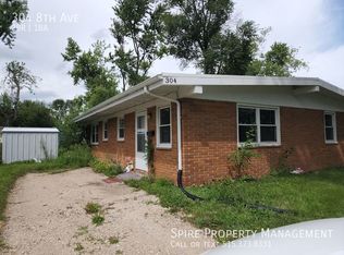 304 8th Ave, Hiawatha, IA 52233