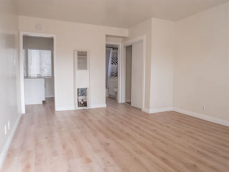 164333 Woodruff Ave #35 — Photo 1