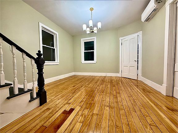 4th image of 6 Wheelock St