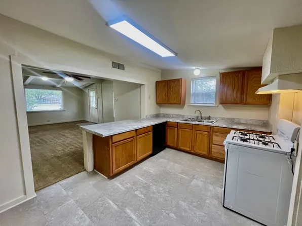 308 N White Oak Rd, White Oak, TX 75693