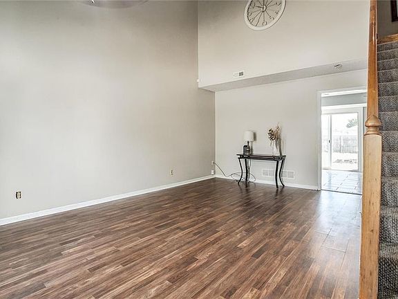 5th image of 1121 Dean Dr