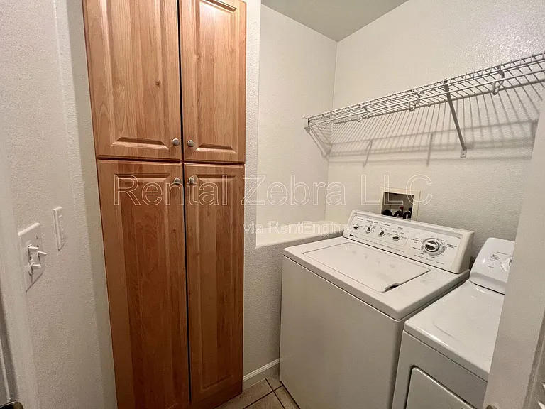 1360 Shady Ln — Photo 8