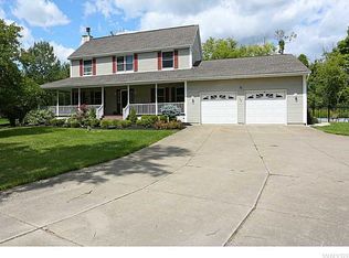 35 Mary Janes Ln, East Aurora, NY 14052