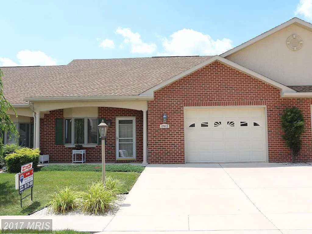 19413 Sapphire Dr photo 1