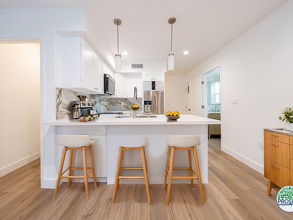 5th image of 2242 S Penmar Ave #0
