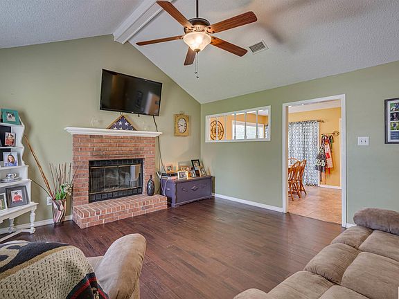 2nd image of 405 Brian Dr