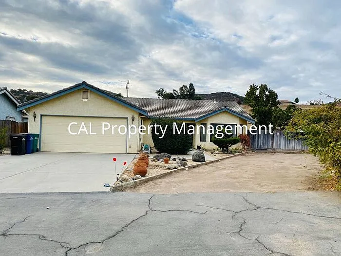 Building Photo - 51520 Pine Creek Pl