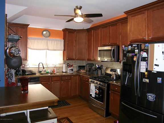 5th image of 172 Greenleaf Ave #B