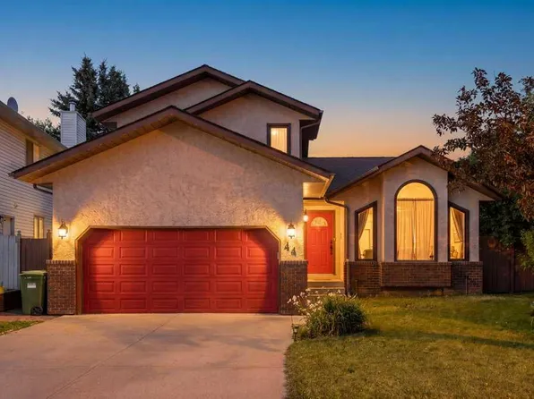 44 S Hawkstone Dr NW, Calgary, AB T3G 3E9