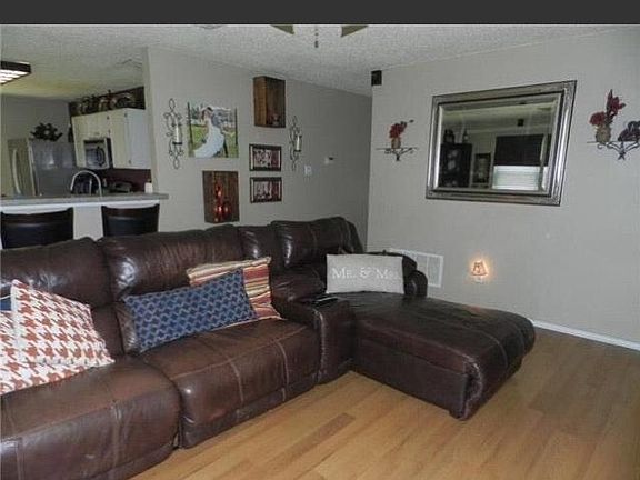 4th image of 1573 Crown View Dr