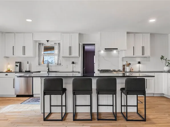 908 N 9th St, Rogers, AR 72756