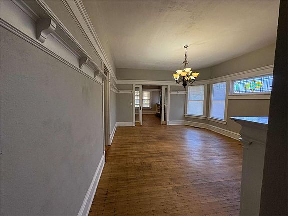 4th image of 2585 Napier Ave