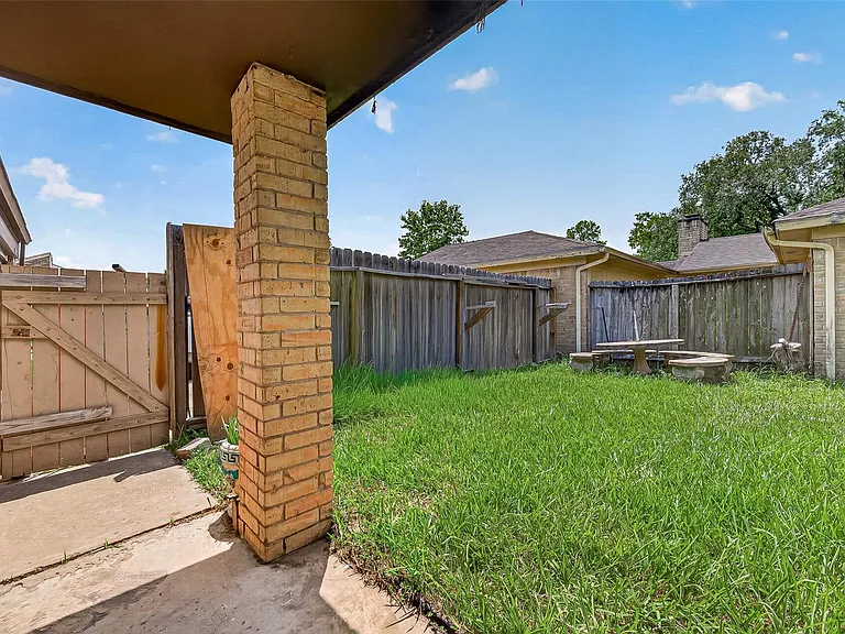 2523 Creekway Cir — Photo 4