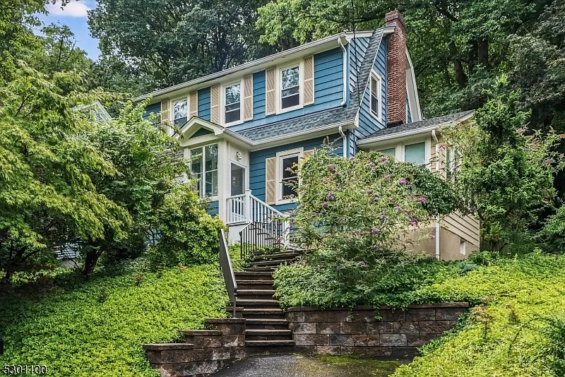40 Midland Dr photo 1