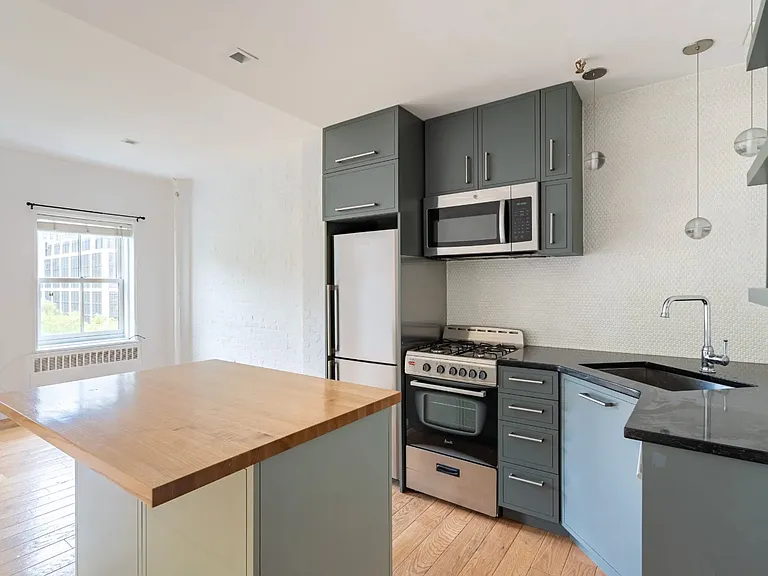 491 W 22nd St #4R — Photo 5