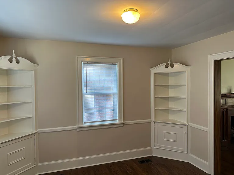 612 Lawrence Ave — Photo 9