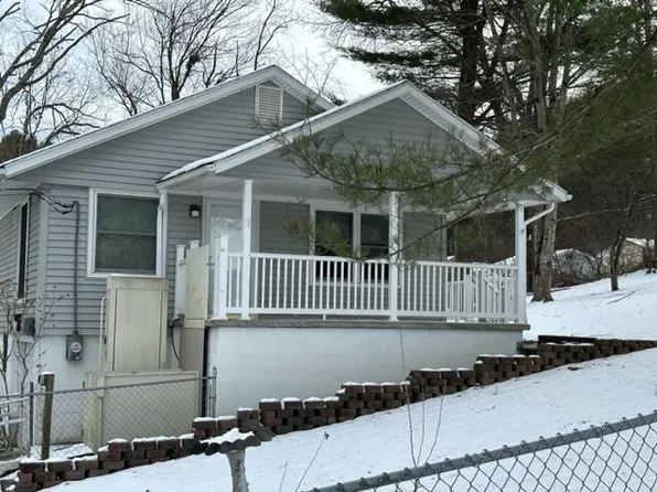 133 Stone St, Mount Hope, WV 25880