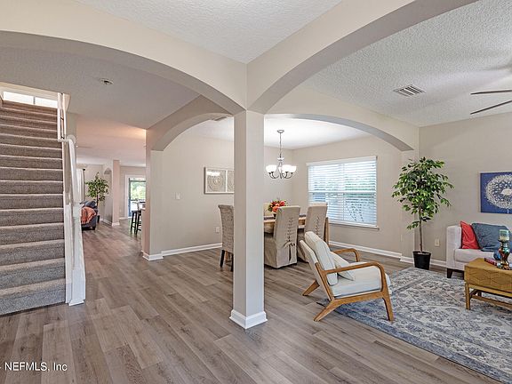 3rd image of 130 THORNLOE Drive