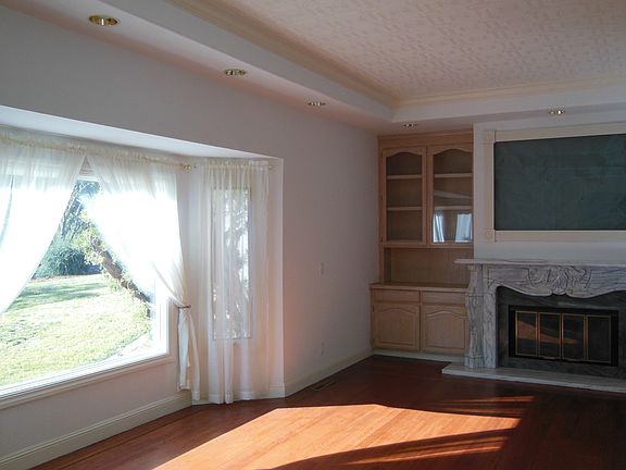 4th image of 14900 Vintner Ct